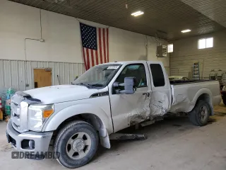 2015 Ford F-250 XLT z VIN 1FT7X2A63FEA10493, wystawiony jako Copart lot #85132974 z przebiegiem 151 845 mil mil oraz Szkoda całkowita • Salvage title. Historia ofert i sprzedaży dostępna na DreamBid. Obrazek 1.