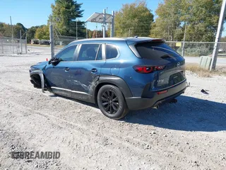 2024 Mazda CX-50 S Premium z VIN 7MMVABDM8RN207182, wystawiony jako IAAI lot #40633600 z przebiegiem 9 011 mil mil oraz . Historia ofert i sprzedaży dostępna na DreamBid. Obrazek 3.