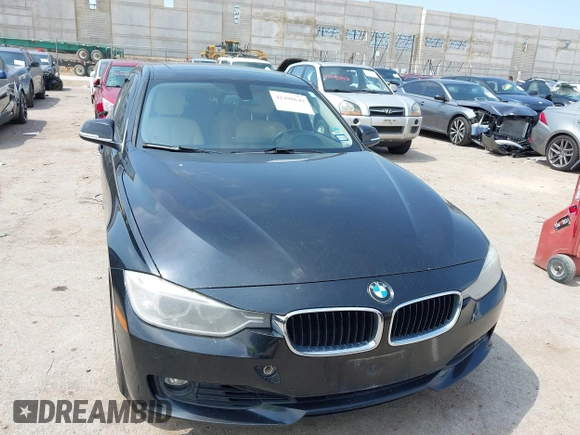 2015 BMW 3 Series 328i xDrive z VIN WBA3B3C5XFJ984998, wystawiony jako IAAI lot #42498649 z przebiegiem 186 642 mil mil oraz . Historia ofert i sprzedaży dostępna na DreamBid. Obrazek 12.