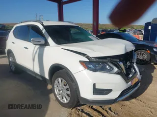 2020 Nissan Rogue SV z VIN JN8AT2MV4LW112285, wystawiony jako IAAI lot #42146226 z przebiegiem 101 327 mil mil oraz . Historia ofert i sprzedaży dostępna na DreamBid. Obrazek 1.