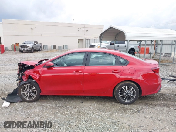 2024 Kia Forte LXS z VIN 3KPF24ADXRE830874, wystawiony jako IAAI lot #41910555 z przebiegiem 8 708 mil mil oraz . Historia ofert i sprzedaży dostępna na DreamBid. Obrazek 15.