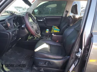 2018 Toyota 4Runner SR5 z VIN JTEBU5JR8J5485222, wystawiony jako Copart lot #52633325 z przebiegiem 107 412 mil mil oraz Szkoda całkowita • Salvage title. Historia ofert i sprzedaży dostępna na DreamBid. Obrazek 7.