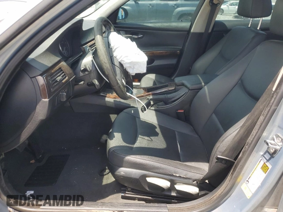 2007 BMW 3 Series 328i z VIN WBAVA33597PG52774, wystawiony jako Copart lot #60345555 z przebiegiem 189 361 mil mil oraz Szkoda całkowita • Salvage title. Historia ofert i sprzedaży dostępna na DreamBid. Obrazek 7.