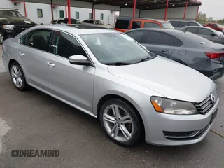 2015 Volkswagen Passat SE z VIN 1VWBV7A39FC031487, wystawiony jako IAAI lot #41945088 z przebiegiem 171 742 mil mil oraz . Historia ofert i sprzedaży dostępna na DreamBid. Obrazek 1.