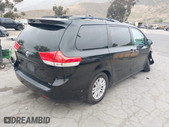 2013 Toyota Sienna XLE AAS с VIN 5TDYK3DC5DS386789, выставлен на аукционе IAAI как лот 42164870 с пробегом 171 786 миль миль и . История ставок и продаж доступна на DreamBid. Изображение 4.