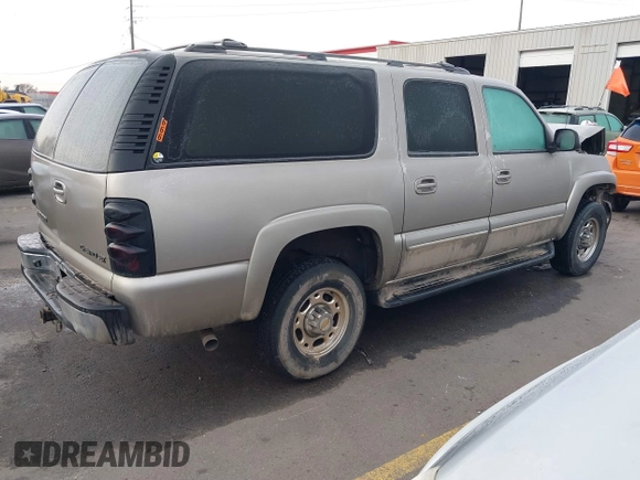 2003 Chevrolet Suburban LT with VIN 3GNGK26UX3G117266, listed as a IAAI auction lot 41615482 with 276,761 mi miles. Bid and sale history available at carsss.com. Image 4.