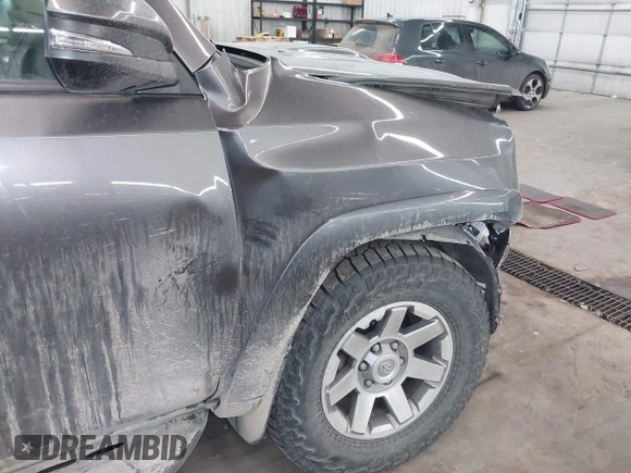 2016 Toyota 4Runner Limited z VIN JTEBU5JR8G5315922, wystawiony jako IAAI lot #41705628 z przebiegiem 163 416 mil mil oraz . Historia ofert i sprzedaży dostępna na DreamBid. Obrazek 6.