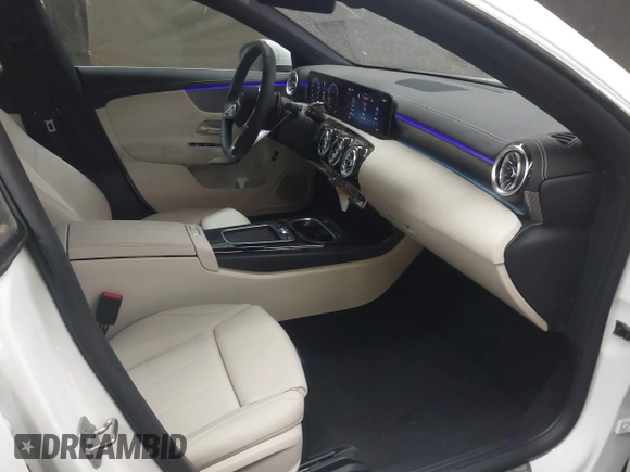 2025 Mercedes-Benz CLA 250 z VIN W1K5J4GB4SN481027, wystawiony jako IAAI lot #40772342 z przebiegiem 533 mil mil oraz . Historia ofert i sprzedaży dostępna na DreamBid. Obrazek 5.