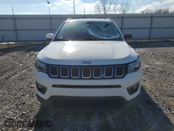 2020 Jeep Compass Altitude with VIN 3C4NJCBB8LT169550, listed as a Copart auction lot 86330194 with 59,252 mi miles and Salvage Title. Bid and sale history available at carsss.com. Image 5.