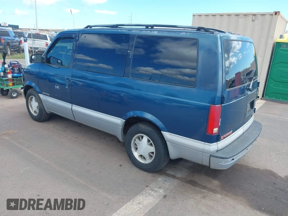 2000 GMC Safari Passenger with VIN 1GKDM19W3YB516456, listed as a IAAI auction lot 41653733 with 168,265 mi miles. Bid and sale history available at carsss.com. Image 3.