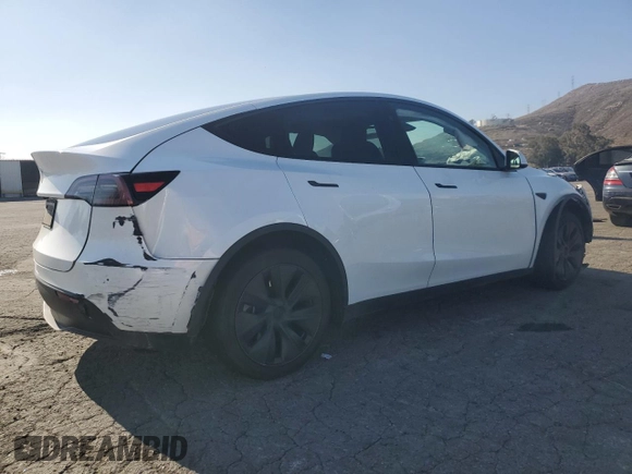 2024 Tesla Model Y with VIN 7SAYGDED1RF212974, listed as a Copart auction lot 44776005 with 16,841 mi miles and Salvage Title. Bid and sale history available at DreamBid. Image 3.