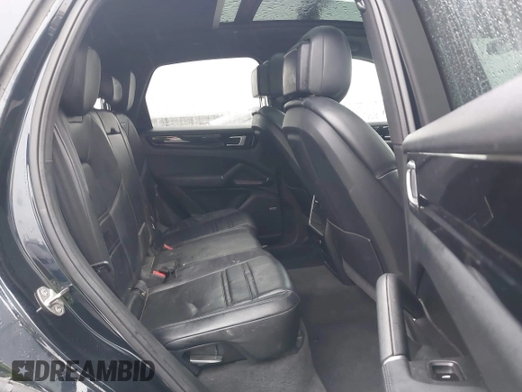 2021 Porsche Cayenne z VIN WP1AA2AY6MDA00356, wystawiony jako IAAI lot #41468711 z przebiegiem 73 329 mil mil oraz . Historia ofert i sprzedaży dostępna na DreamBid. Obrazek 8.