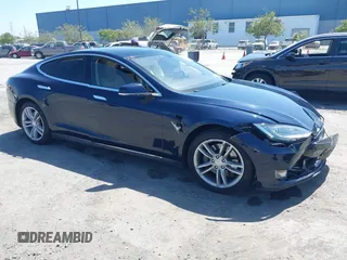 2014 Tesla Model S 60 z VIN 5YJSA1H12EFP46760, wystawiony jako IAAI lot #42344596 z przebiegiem 106 252 mil mil oraz . Historia ofert i sprzedaży dostępna na DreamBid. Obrazek 1.