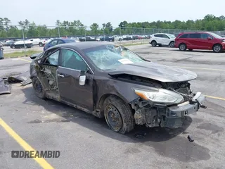 2017 Nissan Altima SV z VIN 1N4AL3AP1HC134623, wystawiony jako IAAI lot #42278092 z przebiegiem 202 328 mil mil oraz . Historia ofert i sprzedaży dostępna na DreamBid. Obrazek 1.