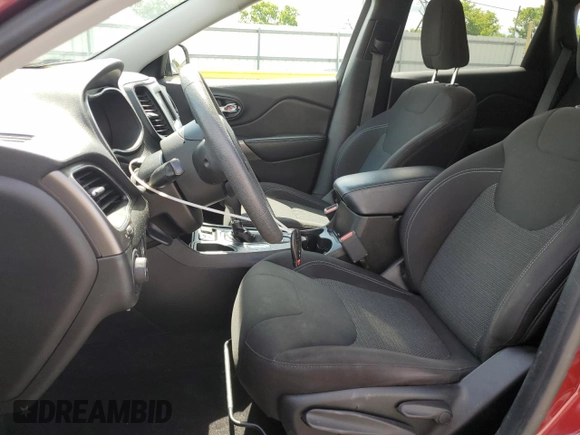 2019 Jeep Cherokee Latitude z VIN 1C4PJLCB8KD263455, wystawiony jako Copart lot #64126085 z przebiegiem 96 734 mil mil oraz Szkoda całkowita • Salvage title. Historia ofert i sprzedaży dostępna na DreamBid. Obrazek 7.