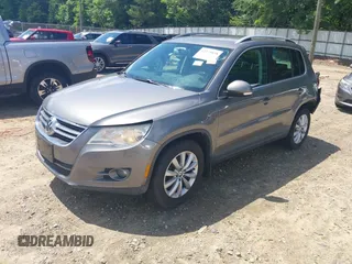 2011 Volkswagen Tiguan SEL z VIN WVGBV7AX5BW512203, wystawiony jako IAAI lot #42273838 z przebiegiem 157 072 mil mil oraz . Historia ofert i sprzedaży dostępna na DreamBid. Obrazek 2.