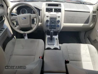 2012 Ford Escape XLT z VIN 1FMCU9DG4CKB11880, wystawiony jako Copart lot #61554935 z przebiegiem 139 385 mil mil oraz Szkoda całkowita • Salvage title. Historia ofert i sprzedaży dostępna na DreamBid. Obrazek 8.