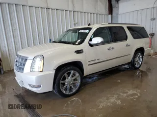 2011 Cadillac Escalade ESV Platinum Edition z VIN 1GYS4KEF7BR252763, wystawiony jako Copart lot #55679055 z przebiegiem 188 590 mil mil oraz Czysty tytuł • Clean title. Historia ofert i sprzedaży dostępna na DreamBid. Obrazek 1.