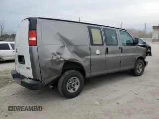 2006 GMC Savana Cargo Van with VIN 1GTHG35U761143039, listed as a Copart auction lot 80744424 with 0 mi miles and Salvage Title. Bid and sale history available at carsss.com. Image 3.