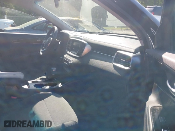 2020 Kia Sorento S z VIN 5XYPG4A58LG695161, wystawiony jako IAAI lot #42060397 z przebiegiem 49 573 mil mil oraz . Historia ofert i sprzedaży dostępna na DreamBid. Obrazek 5.