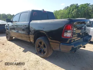 2021 Ram 1500 Big Horn z VIN 1C6RREFT1MN769814, wystawiony jako IAAI lot #42052424 z przebiegiem 71 958 mil mil oraz . Historia ofert i sprzedaży dostępna na DreamBid. Obrazek 3.