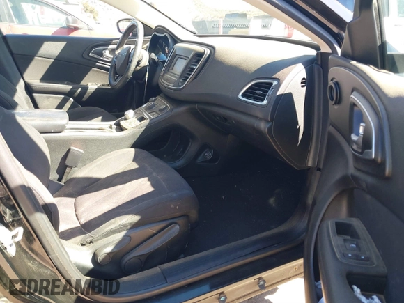 2015 Chrysler 200 Limited with VIN 1C3CCCAB4FN660435, listed as a IAAI auction lot 41630312 with 97,165 mi miles. Bid and sale history available at carsss.com. Image 5.