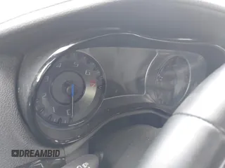 2022 Chrysler 300 S z VIN 2C3CCABG0NH190751, wystawiony jako IAAI lot #41782941 z przebiegiem Nie podano mil oraz . Historia ofert i sprzedaży dostępna na DreamBid. Obrazek 7.