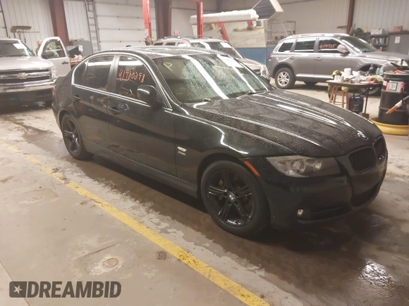 2009 BMW 3 Series 335i xDrive z VIN WBAPL33519A406632, wystawiony jako IAAI lot #41980298 z przebiegiem 197 581 mil mil oraz . Historia ofert i sprzedaży dostępna na DreamBid. Obrazek 1.