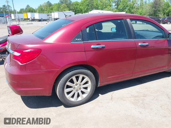 2013 Chrysler 200 Limited with VIN 1C3CCBCGXDN528375, listed as a IAAI auction lot 42095856 with 182,008 mi miles. Bid and sale history available at carsss.com. Image 6.