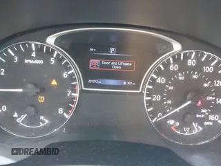 2016 Nissan Pathfinder S with VIN 5N1AR2MN1GC613261, listed as a IAAI auction lot 42024004 with 231,212 mi miles. Bid and sale history available at carsss.com. Image 7.