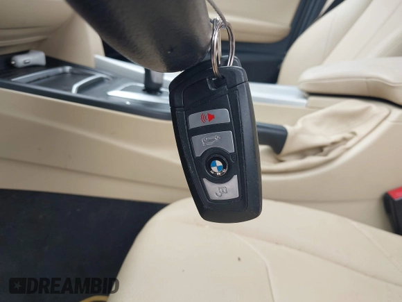 2018 BMW 3 Series 320i z VIN WBA8E1G53JNU90270, wystawiony jako IAAI lot #42183837 z przebiegiem 90 106 mil mil oraz . Historia ofert i sprzedaży dostępna na DreamBid. Obrazek 11.