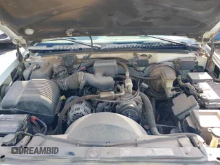1996 GMC Yukon with VIN 1GKEK13R2TJ746811, listed as a IAAI auction lot 41955840 with 2,242,108 mi miles. Bid and sale history available at carsss.com. Image 10.