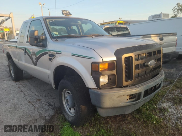 2010 Ford F-250 XL z VIN 1FTSX2B51AEA77375, wystawiony jako Copart lot #44066945 z przebiegiem 128 913 mil mil oraz Tytuł czysty. Historia ofert i sprzedaży dostępna na DreamBid. Obrazek 1.