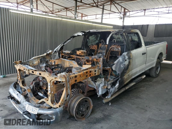 2024 Ford F-250 XL z VIN 1FT7W2BA1REC89162, wystawiony jako Copart lot #57609295 z przebiegiem Nie podano mil oraz Nie do naprawy • Non repairable. Historia ofert i sprzedaży dostępna na DreamBid. Obrazek 1.