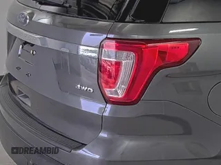 2019 Ford Explorer XLT z VIN 1FM5K8D85KGB20171, wystawiony jako IAAI lot #42767312 z przebiegiem 83 569 mil mil oraz . Historia ofert i sprzedaży dostępna na DreamBid. Obrazek 28.