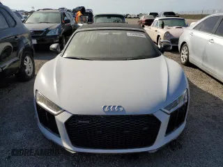 2018 Audi R8 Spyder performance z VIN WUA4BCFX2J7901190, wystawiony jako Copart lot #75090384 z przebiegiem Nie podano mil oraz Nie do naprawy. Historia ofert i sprzedaży dostępna na DreamBid. Obrazek 5.