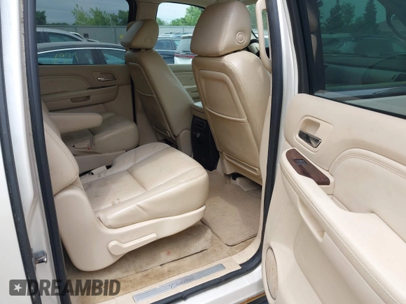 2007 Cadillac Escalade ESV z VIN 1GYFK66817R292648, wystawiony jako IAAI lot #42501972 z przebiegiem 227 580 mil mil oraz . Historia ofert i sprzedaży dostępna na DreamBid. Obrazek 8.