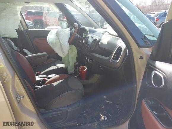 2014 FIAT 500L Trekking with VIN ZFBCFADH9EZ021078, listed as a IAAI auction lot 41773433 with 1 mi miles. Bid and sale history available at carsss.com. Image 5.