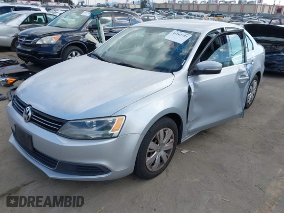 2013 Volkswagen Jetta Sedan SE with VIN 3VWDP7AJ9DM218211, listed as a IAAI auction lot 41493793 with 211,789 mi miles. Bid and sale history available at carsss.com. Image 17.