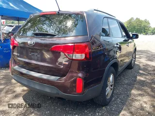 2015 Kia Sorento LX с VIN 5XYKTDA64FG568023, выставлен на аукционе IAAI как лот 42669922 с пробегом 112 156 миль миль и . История ставок и продаж доступна на DreamBid. Изображение 4.