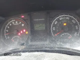 2017 Toyota Tacoma SR z VIN 5TFAX5GN7HX090832, wystawiony jako IAAI lot #41903374 z przebiegiem 234 499 mil mil oraz . Historia ofert i sprzedaży dostępna na DreamBid. Obrazek 7.