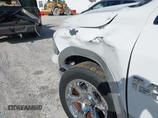 2017 Ram 1500 Laramie z VIN 1C6RR6NG9HS556255, wystawiony jako IAAI lot #41889626 z przebiegiem 90 141 mil mil oraz . Historia ofert i sprzedaży dostępna na DreamBid. Obrazek 6.