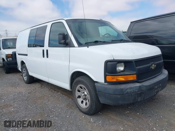 2013 Chevrolet Express Cargo z VIN 1GCSGAFX7D1179068, wystawiony jako IAAI lot #42416117 z przebiegiem 203 041 mil mil oraz . Historia ofert i sprzedaży dostępna na DreamBid. Obrazek 1.
