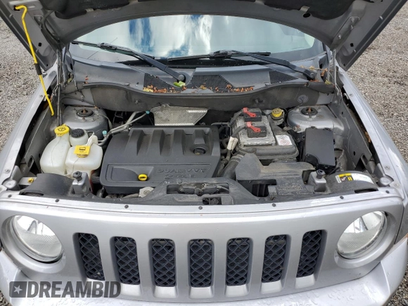 2015 Jeep Patriot Altitude z VIN 1C4NJRBB3FD426238, wystawiony jako Copart lot #58094965 z przebiegiem 107 969 mil mil oraz Szkoda całkowita • Salvage title. Historia ofert i sprzedaży dostępna na DreamBid. Obrazek 12.