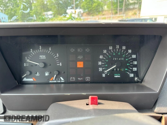 1990 Land Rover Range Rover z VIN SALHV1249LA408661, wystawiony jako Copart lot #59861925 z przebiegiem 129 140 mil mil oraz Czysty tytuł • Clean title. Historia ofert i sprzedaży dostępna na DreamBid. Obrazek 9.