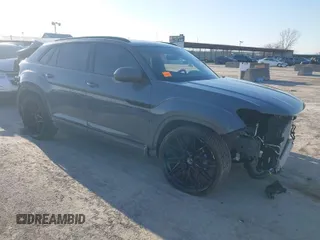 2024 Volkswagen Atlas SEL Premium R-Line z VIN 1V2FE2CA3RC245381, wystawiony jako IAAI lot #41610093 z przebiegiem 5 022 mil mil oraz . Historia ofert i sprzedaży dostępna na DreamBid. Obrazek 1.