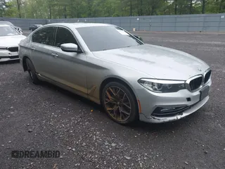 2018 BMW 5 Series 530i xDrive z VIN WBAJA7C55JWC75377, wystawiony jako IAAI lot #42274240 z przebiegiem 98 140 mil mil oraz . Historia ofert i sprzedaży dostępna na DreamBid. Obrazek 1.