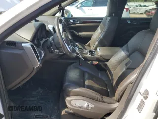 2017 Porsche Cayenne с VIN WP1AA2A21HKA82221, выставлен на аукционе Copart как лот 62022355 с пробегом 122 965 миль миль и Списание • Salvage title. История ставок и продаж доступна на DreamBid. Изображение 7.