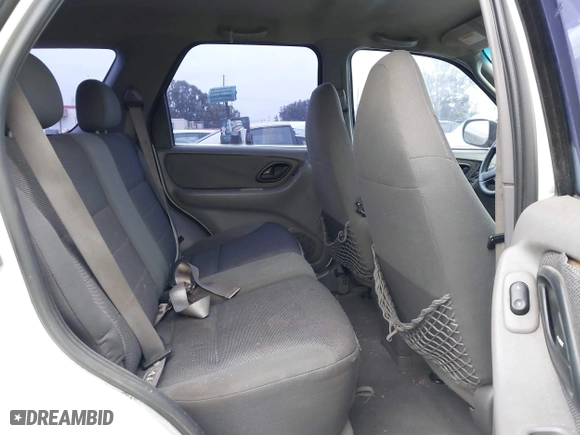 2001 Ford Escape XLT with VIN 1FMYU03121KB61138, listed as a IAAI auction lot 42044869 with 164,698 mi miles. Bid and sale history available at carsss.com. Image 8.