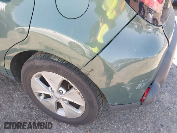 2014 Kia Soul with VIN KNDJN2A2XE7032762, listed as a IAAI auction lot 41876691 with 178,688 mi miles. Bid and sale history available at carsss.com. Image 6.